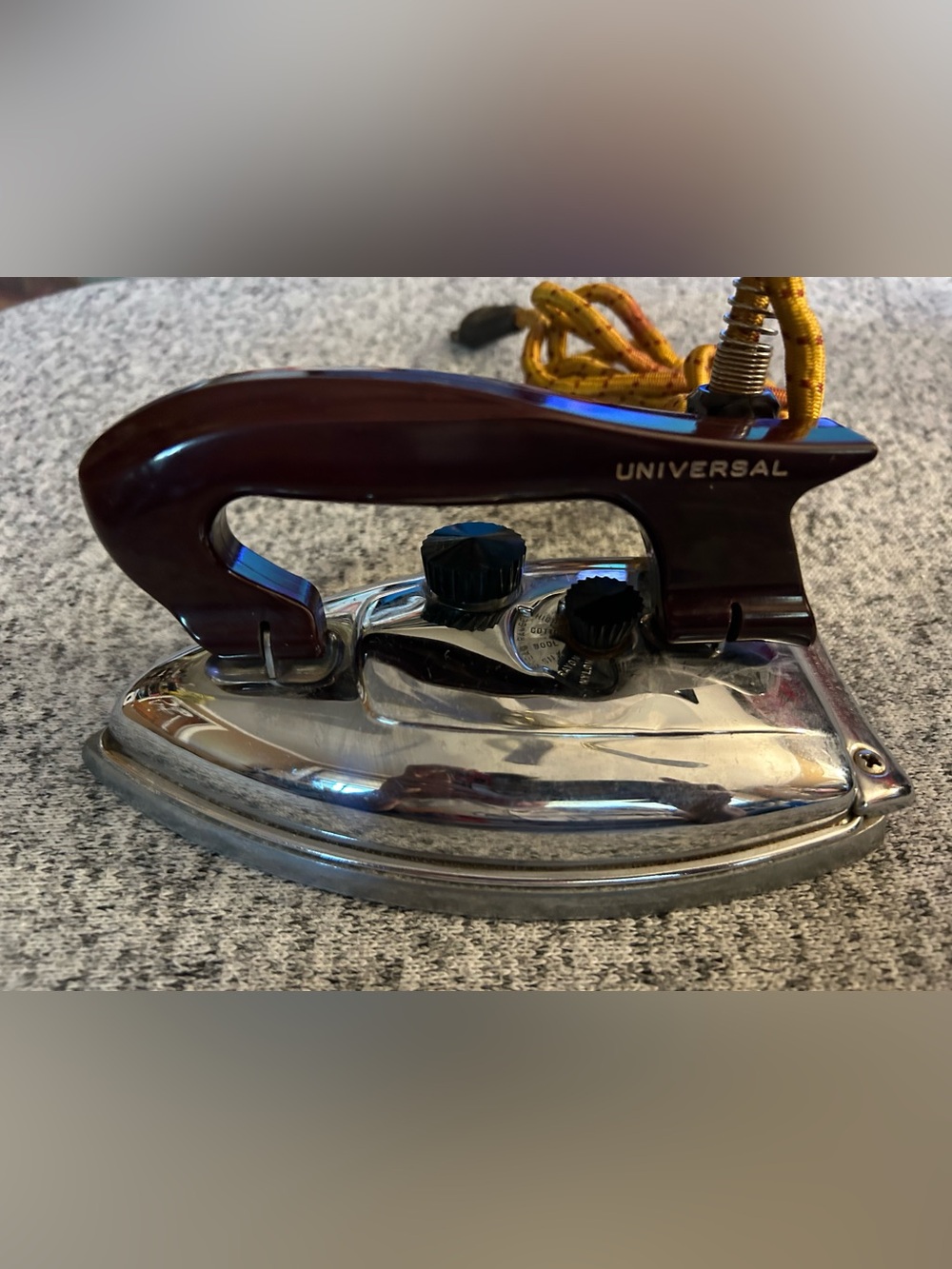 Vintage 1960's Universal Stewardess Steam Travel Iron w/Box Model 1675 WITH CORD